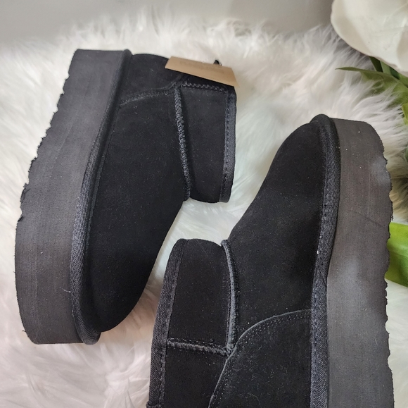 Bearpaw Retro Shorty Water Repellent Platform Boot (Women)New - Picture 3 of 5